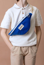 Laden Sie das Bild in den Galerie-Viewer, Kinder Gürteltasche Augustin Electric Blau
