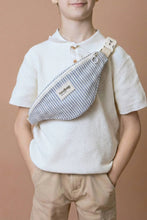 Laden Sie das Bild in den Galerie-Viewer, Kinder Gürteltasche Augustin Streifen Blau