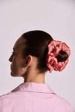 Laden Sie das Bild in den Galerie-Viewer, Rüschen Scrunchie Chouchou Streifen Rot