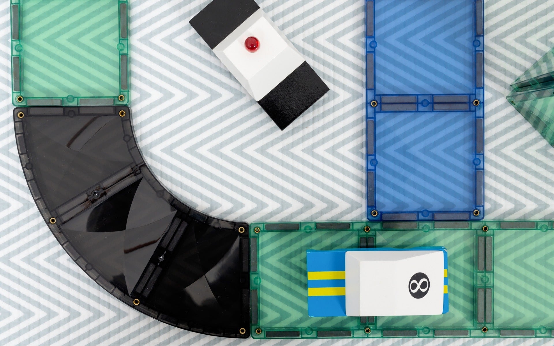 Magnet Build Ramps Magnetische Bausteine Ramps & Intersections Pack 16 Teile – Konfettiwolke