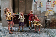 Laden Sie das Bild in den Galerie-Viewer, Holzfiguren Fancy Nins