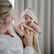 Laden Sie das Bild in den Galerie-Viewer, Baby Kapuzenhandtuch Fall Yellow