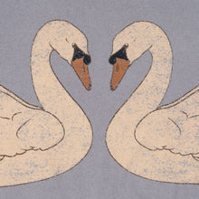 Laden Sie das Bild in den Galerie-Viewer, Itty Sweatshirt Tradewinds Swan
