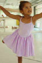 Laden Sie das Bild in den Galerie-Viewer, Mousse Kleid Lavender Purple