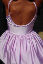 Laden Sie das Bild in den Galerie-Viewer, Mousse Kleid Lavender Purple