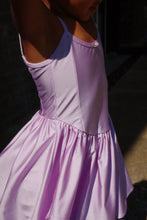 Laden Sie das Bild in den Galerie-Viewer, Mousse Kleid Lavender Purple
