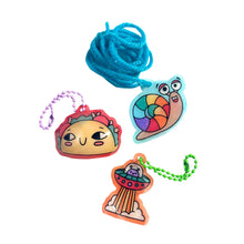 Laden Sie das Bild in den Galerie-Viewer, Shrink-Its! D.I.Y. Schrumpfplastik Kit &quot;Fun Friends&quot;