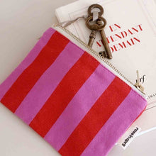 Laden Sie das Bild in den Galerie-Viewer, Mini Pouch Marie "Stripes Orchid / Tomato"
