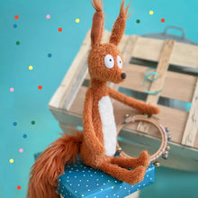 Laden Sie das Bild in den Galerie-Viewer, Plüschtier Eichhörnchen