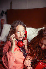 Laden Sie das Bild in den Galerie-Viewer, Sweatshirt Pink Hey Jude
