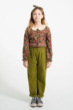 Laden Sie das Bild in den Galerie-Viewer, Hose Khaki Black Flowers