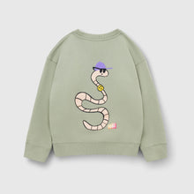 Laden Sie das Bild in den Galerie-Viewer, Checker Tobi REGENWURM Sweatshirt