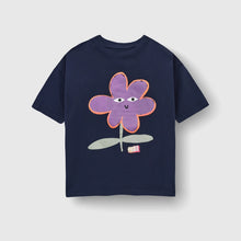 Laden Sie das Bild in den Galerie-Viewer, Checker Tobi BLUME T-Shirt