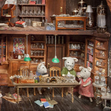 Laden Sie das Bild in den Galerie-Viewer, Kuscheltier Maus &quot;Sam`s Vater&quot;