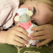 Laden Sie das Bild in den Galerie-Viewer, Kuscheltier Maus "Bäckerin"