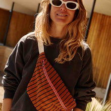 Laden Sie das Bild in den Galerie-Viewer, Hipbag "Stripes Tennis Ginger"