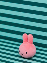 Laden Sie das Bild in den Galerie-Viewer, Miffy Squish Ball Rosa