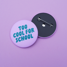Laden Sie das Bild in den Galerie-Viewer, Too cool for school Button flieder-grün