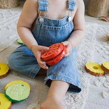 Laden Sie das Bild in den Galerie-Viewer, Zahnungshilfe Tomate &quot;Renato the Tomato&quot;