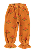 Laden Sie das Bild in den Galerie-Viewer, Cordhose Ruffles Big Flowers