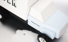 Laden Sie das Bild in den Galerie-Viewer, Milk Truck