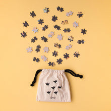 Laden Sie das Bild in den Galerie-Viewer, Discover the Planets 100-teiliges Pocket Puzzle