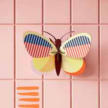 Laden Sie das Bild in den Galerie-Viewer, Sia Butterfly